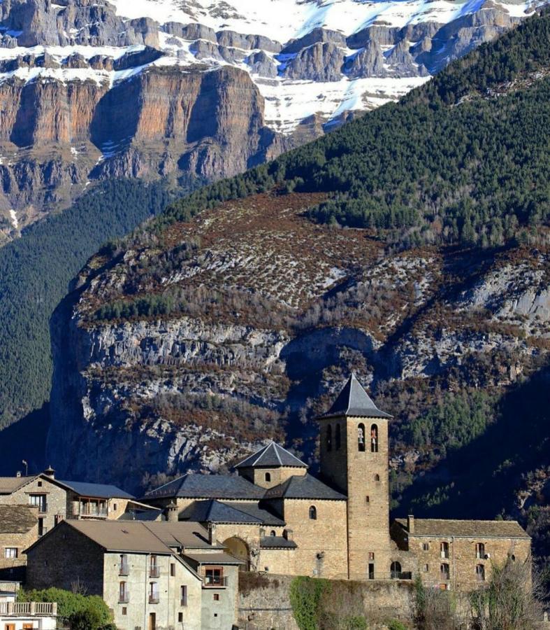 Vikerbiescas Appartement Buitenkant foto