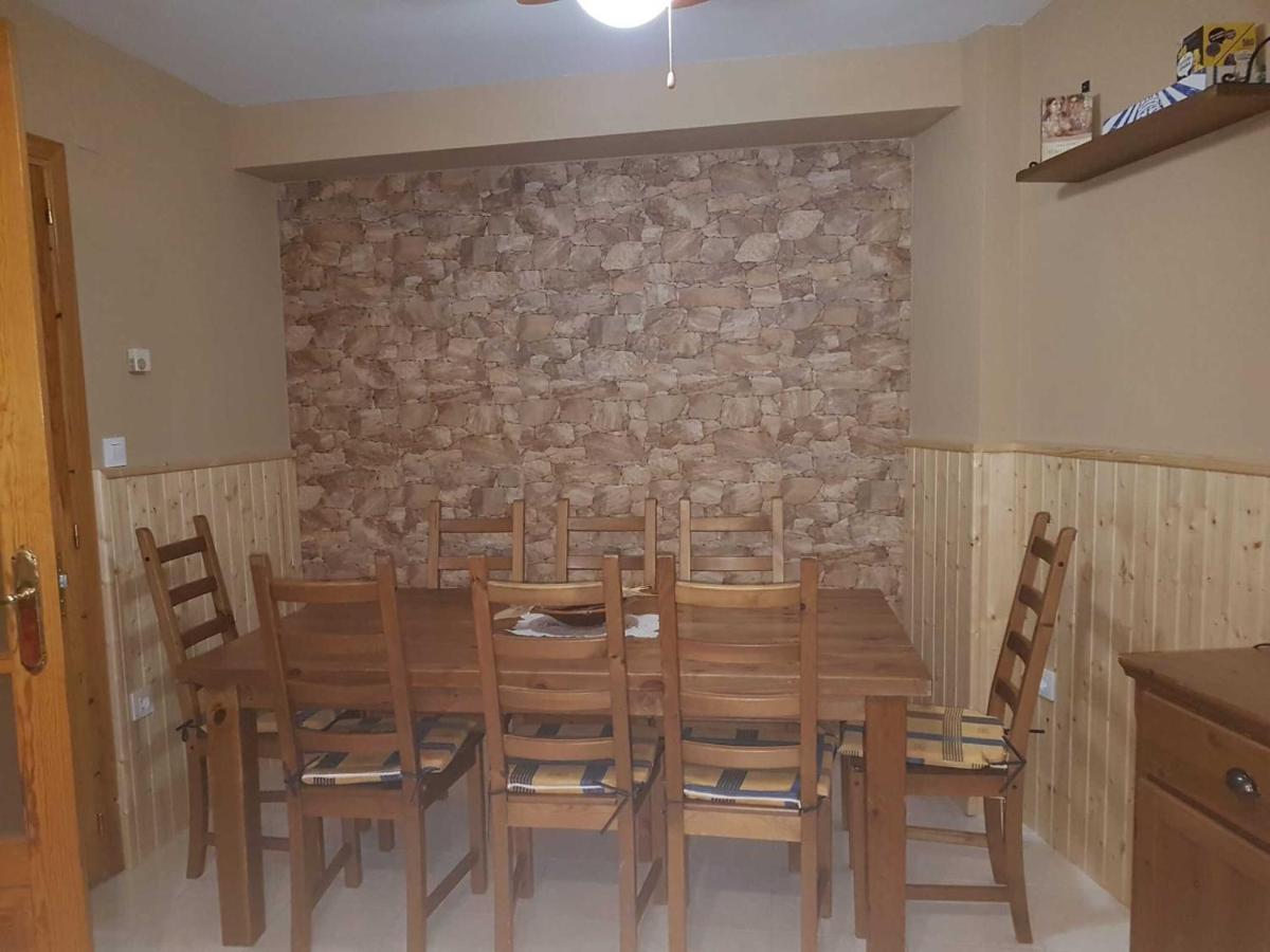 Vikerbiescas Appartement Buitenkant foto