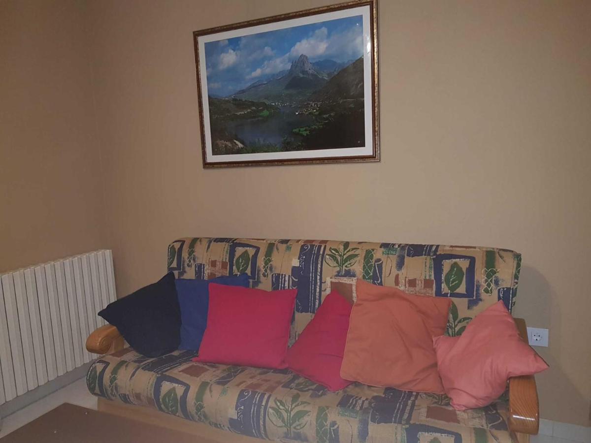 Vikerbiescas Appartement Buitenkant foto