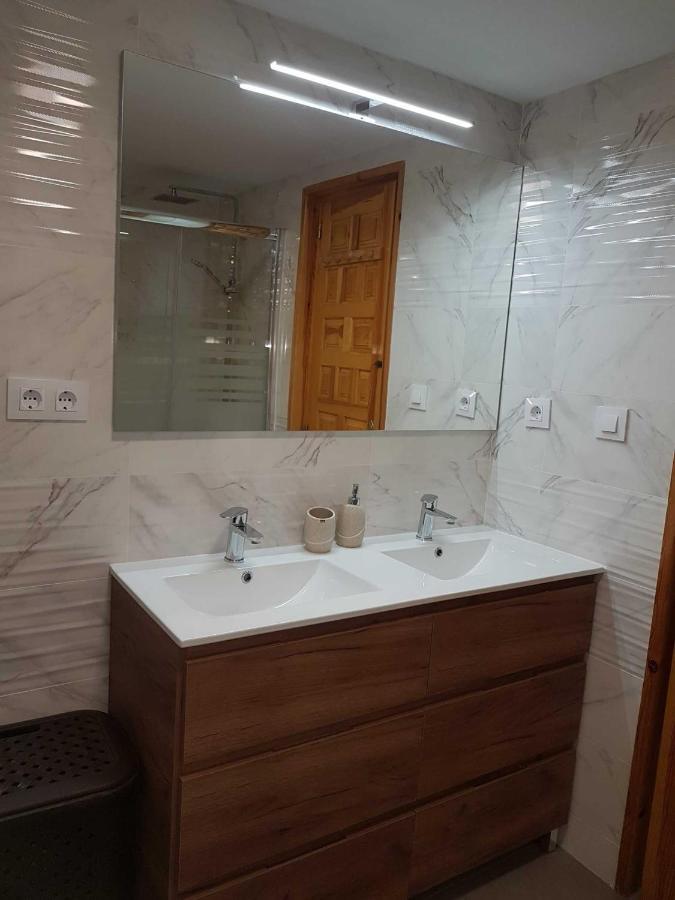 Vikerbiescas Appartement Buitenkant foto