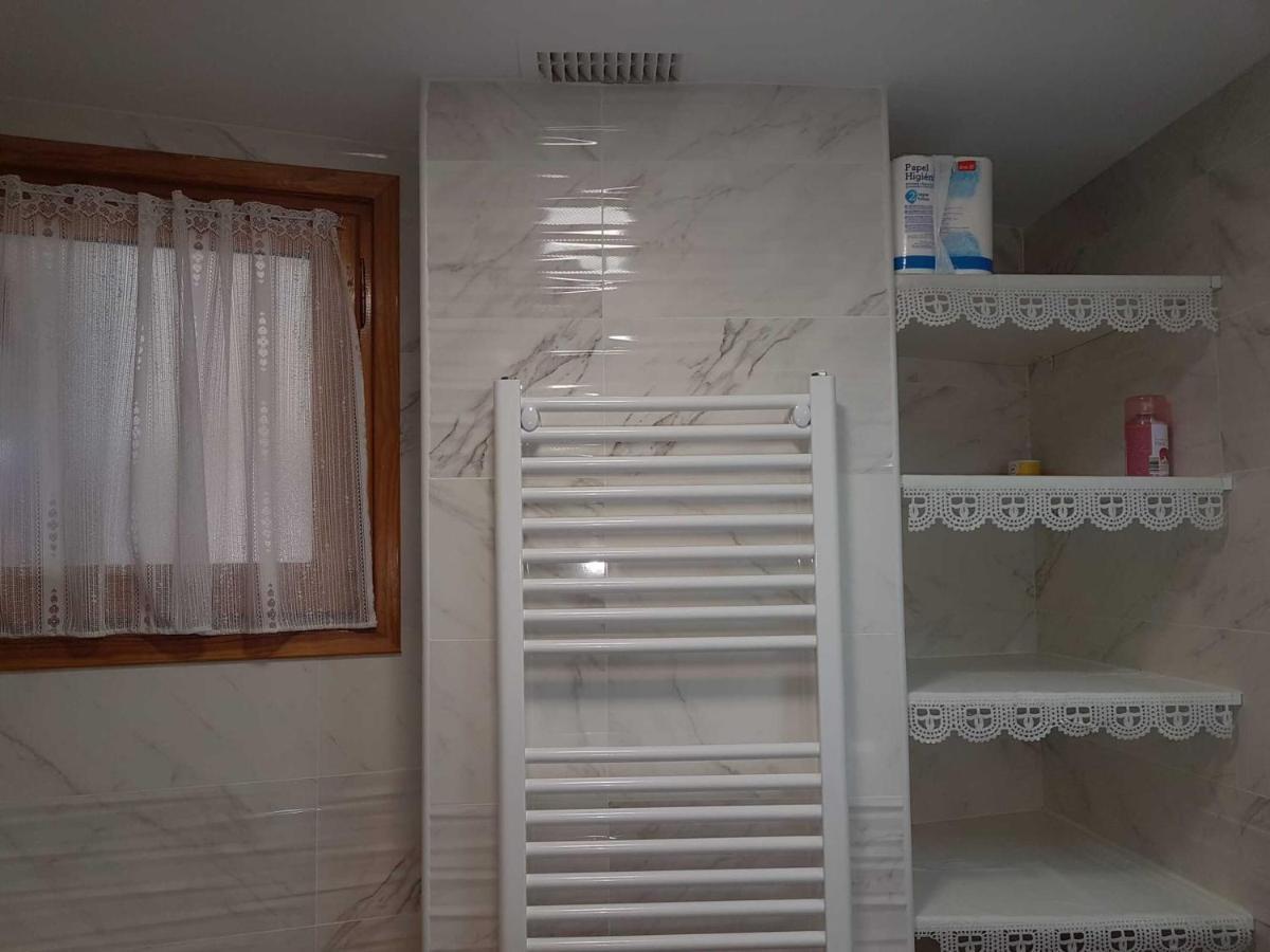 Vikerbiescas Appartement Buitenkant foto