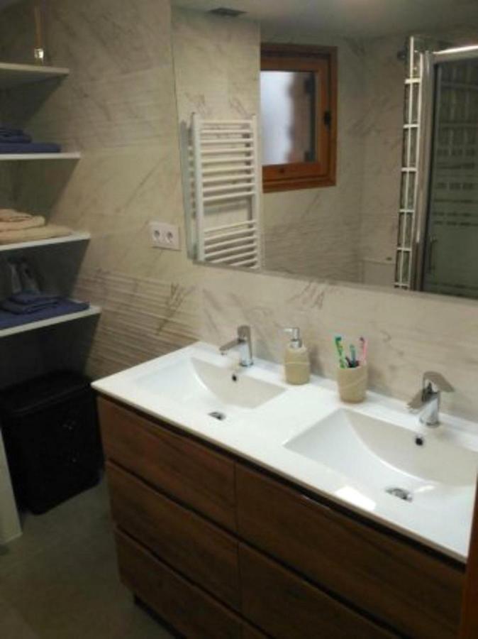 Vikerbiescas Appartement Buitenkant foto